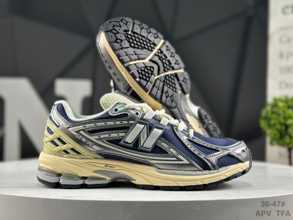 New Balance Shoes-W-2463